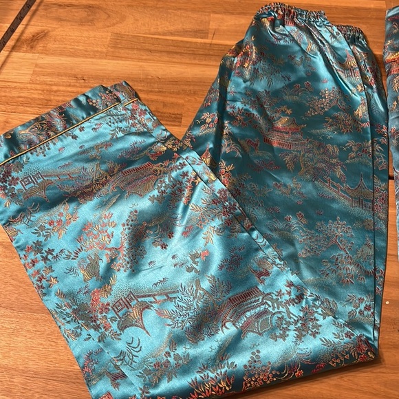 SOLZ SQUIRREL ⭐️  satin pajama set - Picture 4 of 5